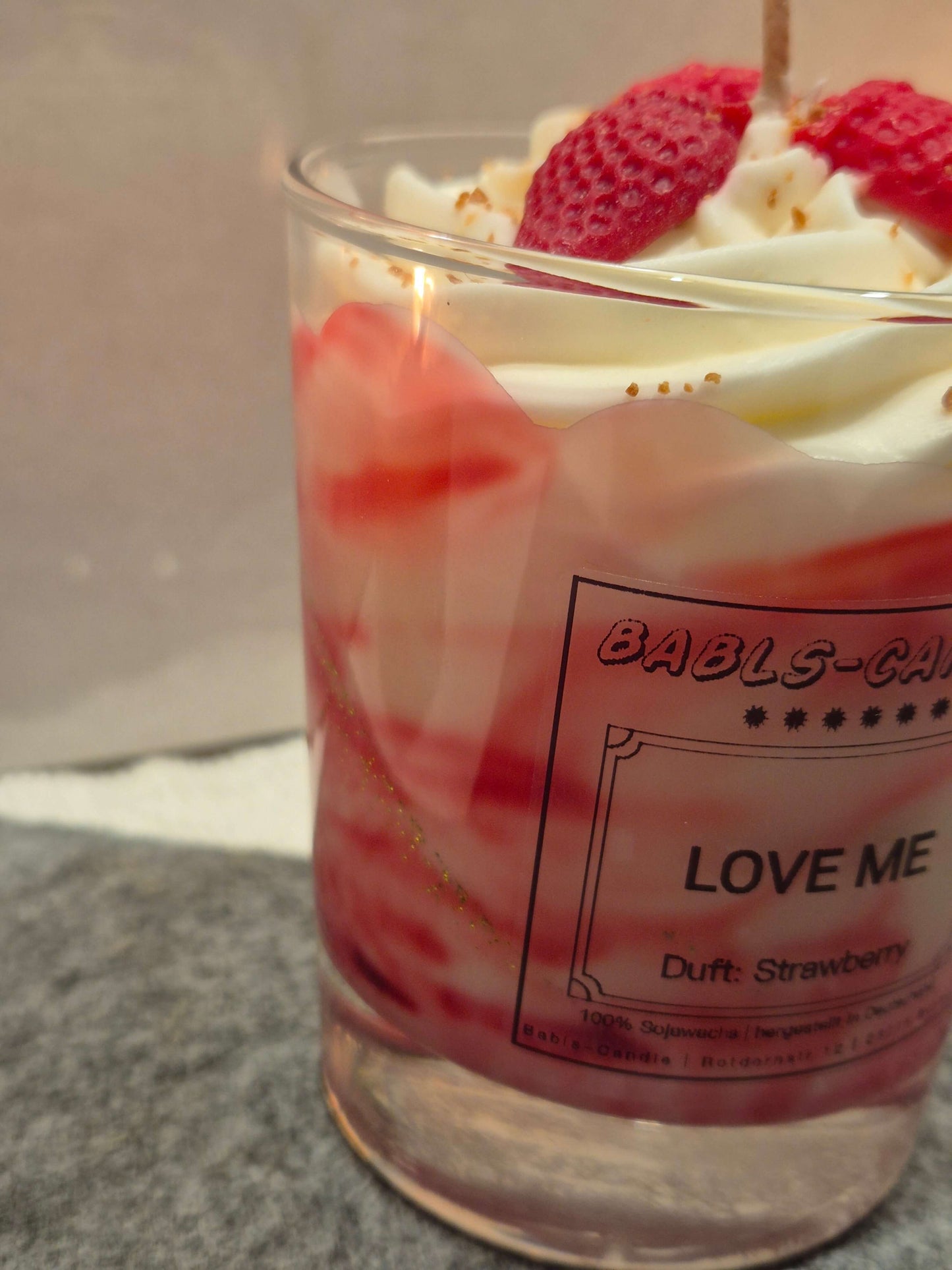 Love Me Strawberry Candle Detailansicht sommerlich frisch