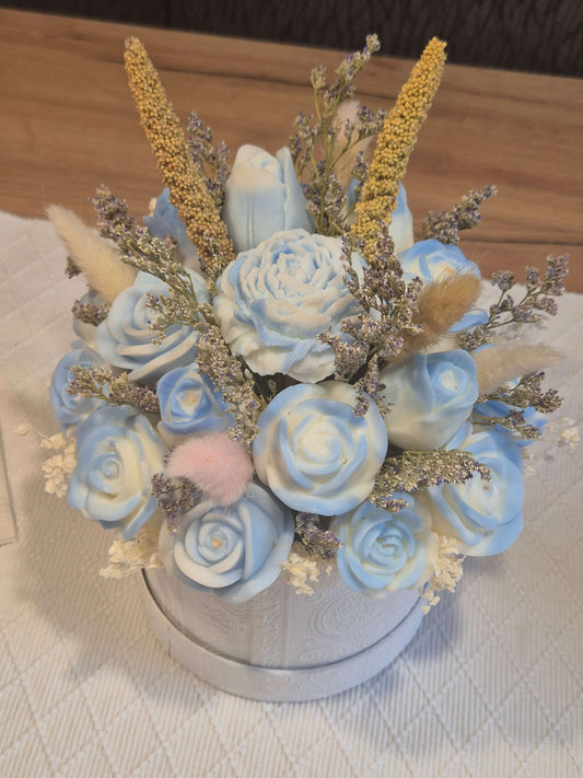 Blumenstrauß Blau – Sojawachs mit Wachsrosen & Trockenblumen