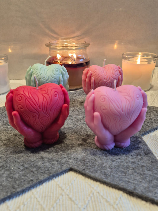 Herz in der Hand Kerze Sojawachs Liebesgeschenk handgemacht
