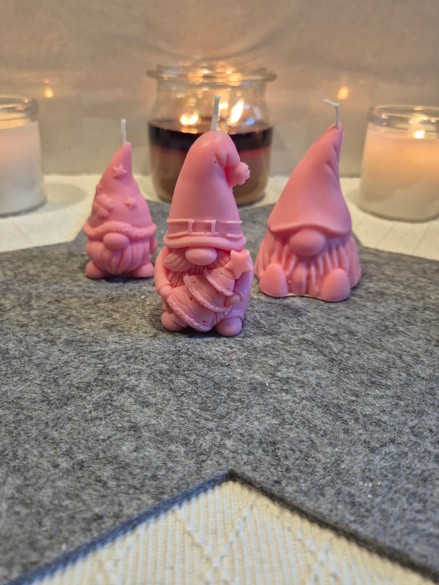 Niedliche Wichtel Kerze rot Soy Wax vegan