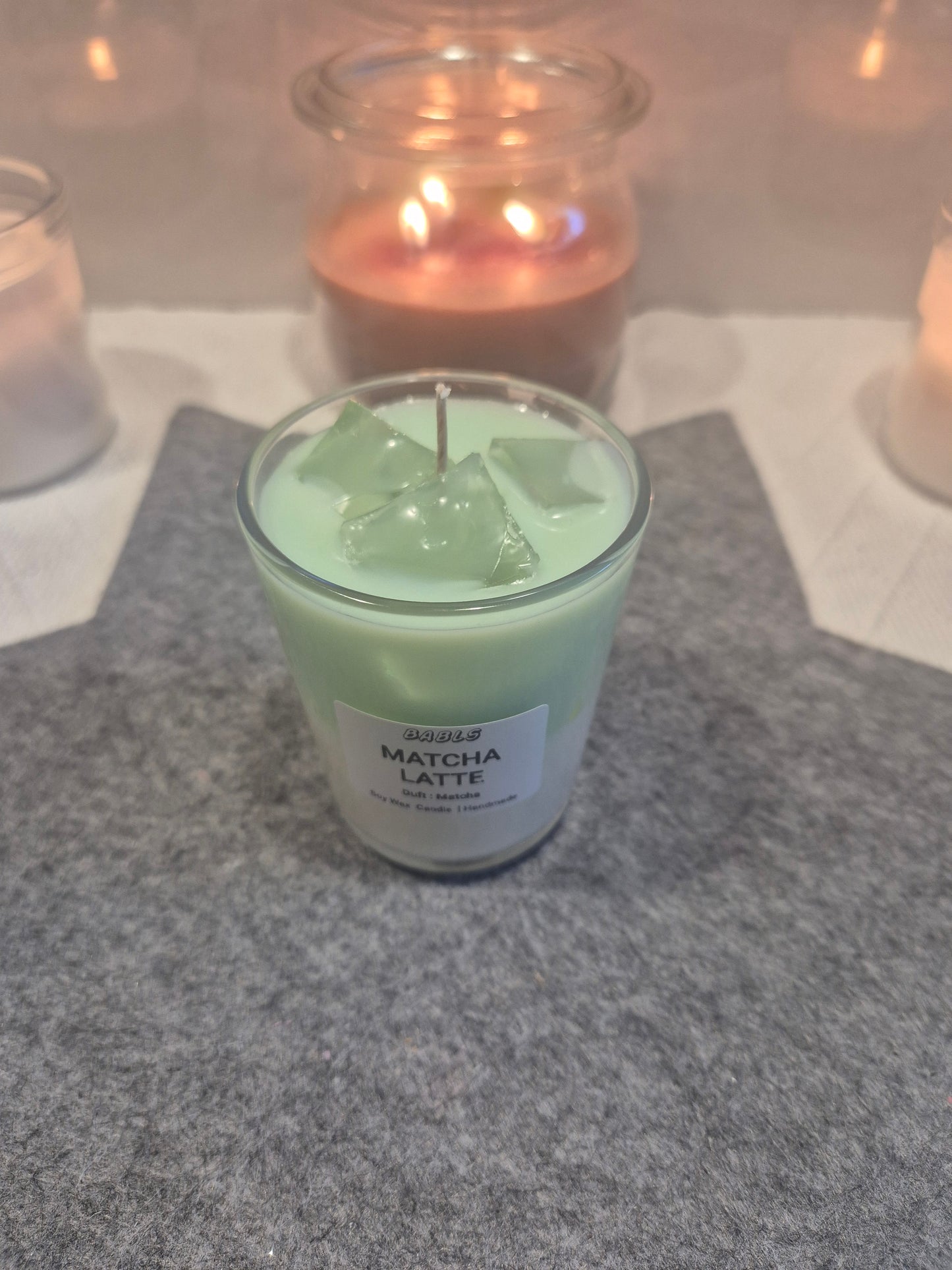 Matcha Latte Kerze Nahaufnahme grüne Farbe handgemacht