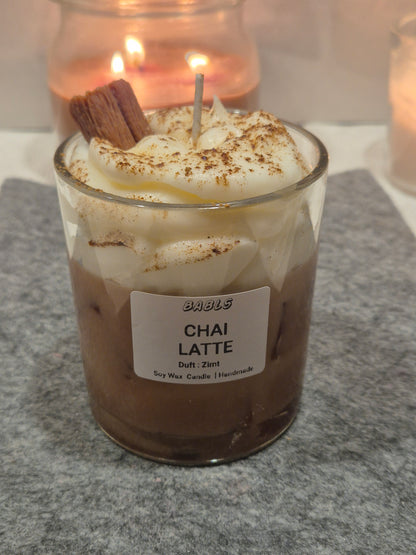 "Handgemachte Chai Latte Kerze Seitenansicht braune Farbe"