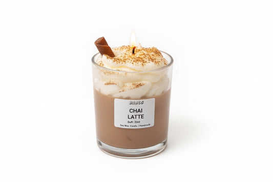 "Handgemachte Chai Latte Kerze Seitenansicht braune Farbe"