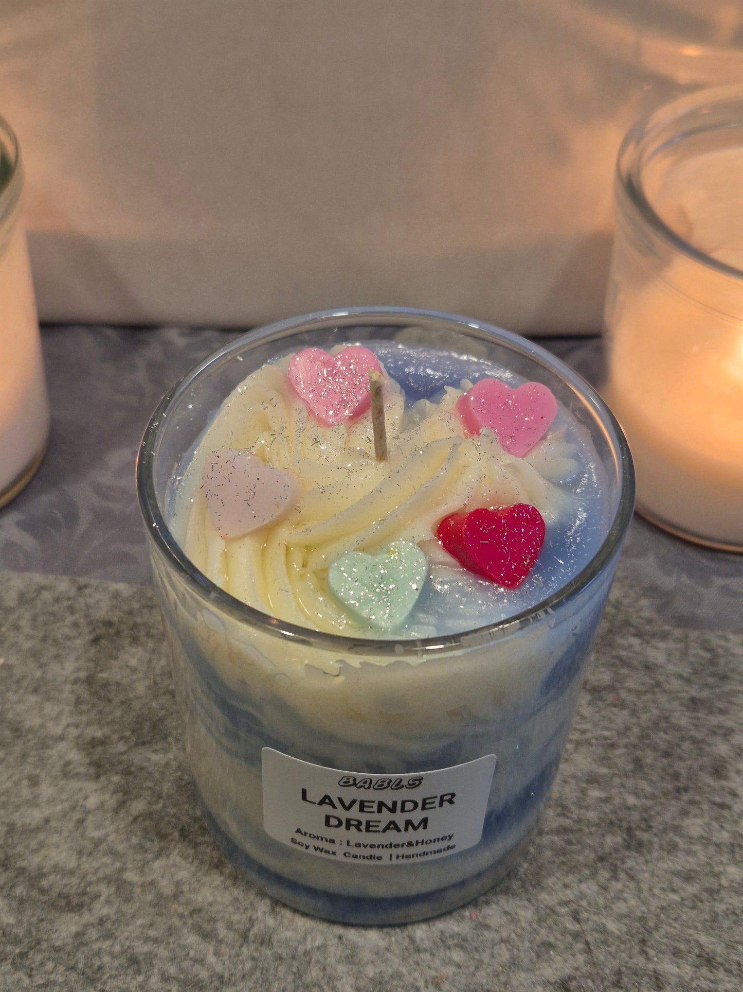 "Lavendel Dream Kerze Nahaufnahme lila Blüten handgemacht"
