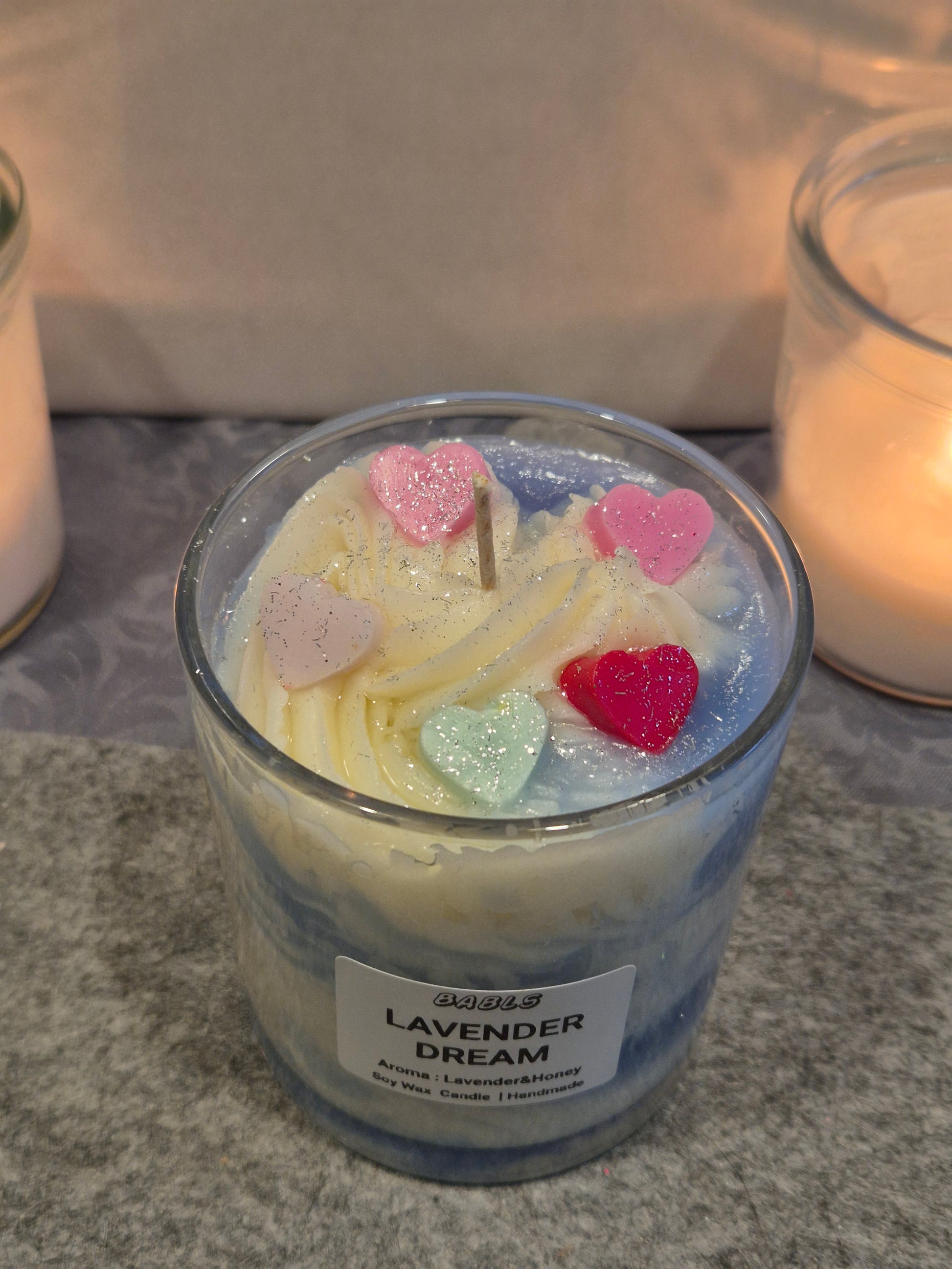 "Lavendel Dream Kerze Nahaufnahme lila Blüten handgemacht"