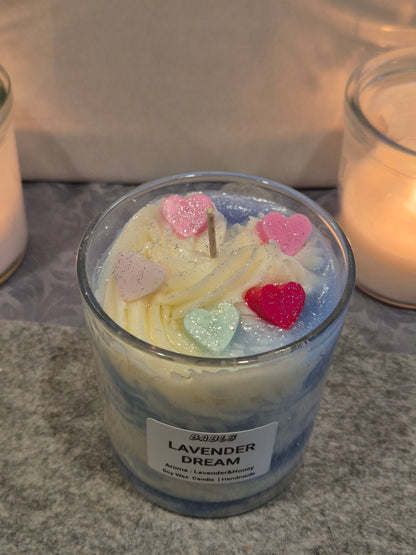 "Lavendel Dream Kerze Nahaufnahme lila Blüten handgemacht"