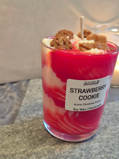 "Erdbeer Cookie Kerze Nahaufnahme süßer Duft handgemacht"