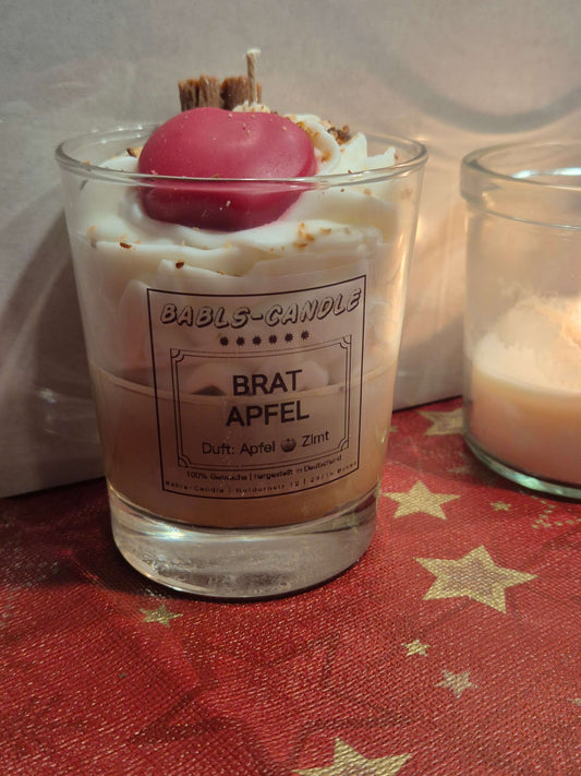 Handgefertigte Bratapfel Sojawachskerze im Glas – Vorderansicht mit Etikett