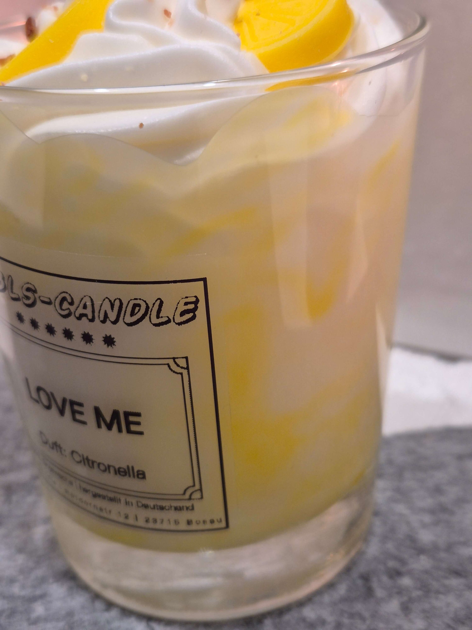 Love Me Citronella Candle Detailansicht Sommerabende Outdoor