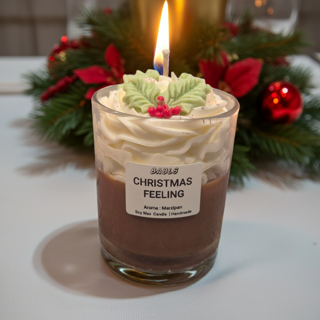 Christmas Feeling Kerze brennend gemütliche Weihnachtsatmosphäre Lichterketten