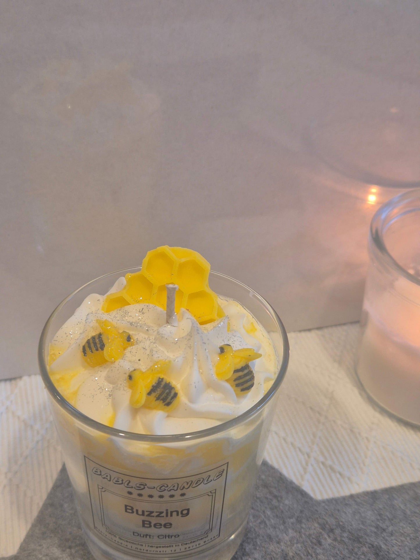 Buzzing Bee Kerze Sojawachs - Citro Bienen-Design