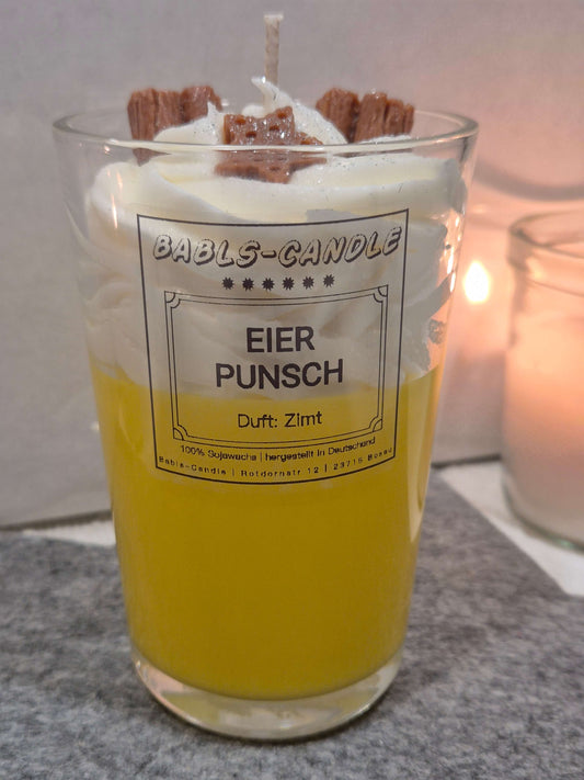 Eierpunsch Kerze Sojawachs von vorne - handgemachte Weihnachtskerze mit Zimtstangen Deko
