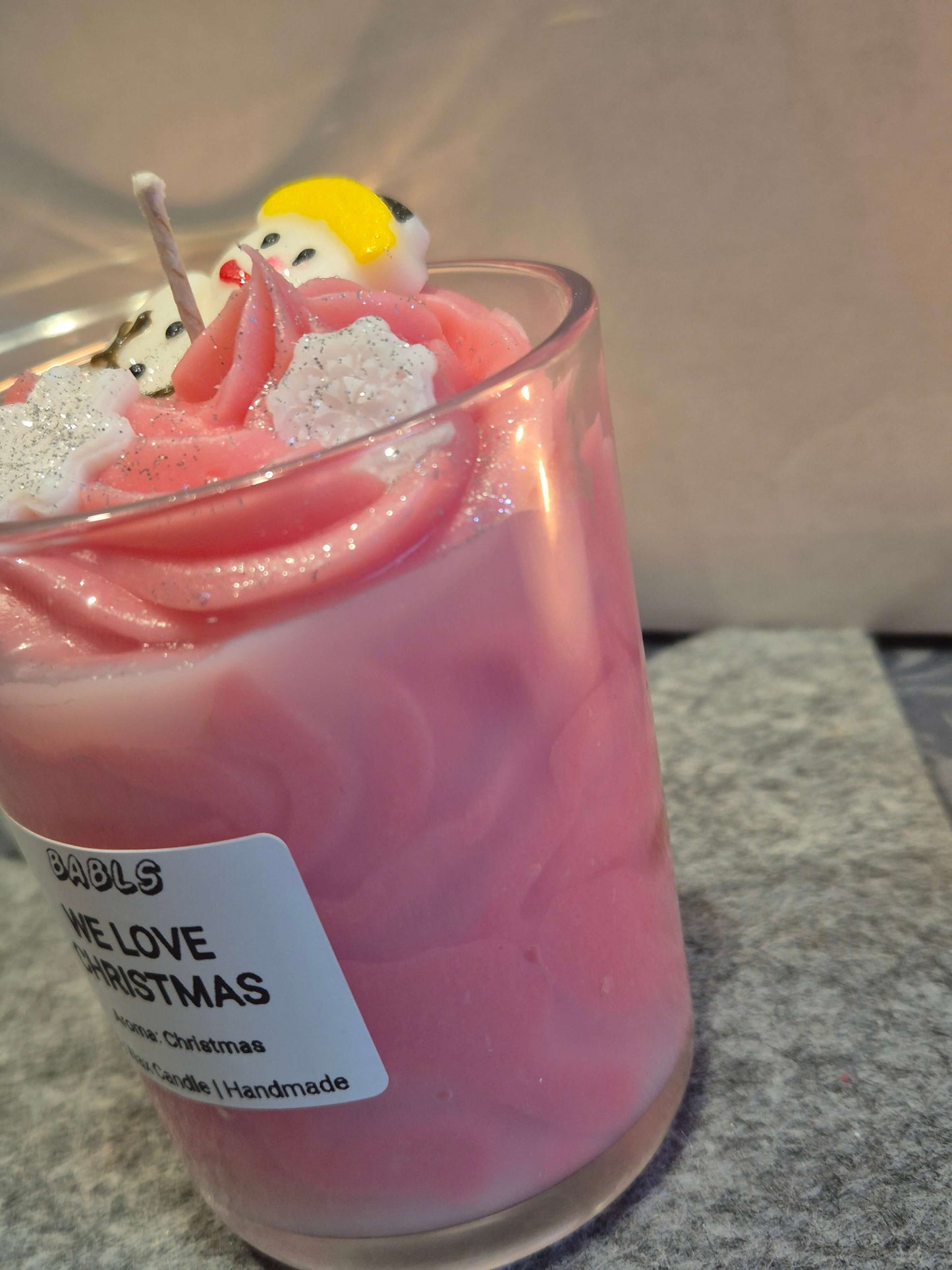 We love Christmas Duftkerze Seitenansicht - Perfektes Weihnachtsgeschenk
