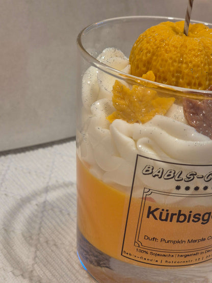 Kürbisgold Sojawachskerze mit Pumpkin-Maple-Cream-Duft, linke Seitenansicht