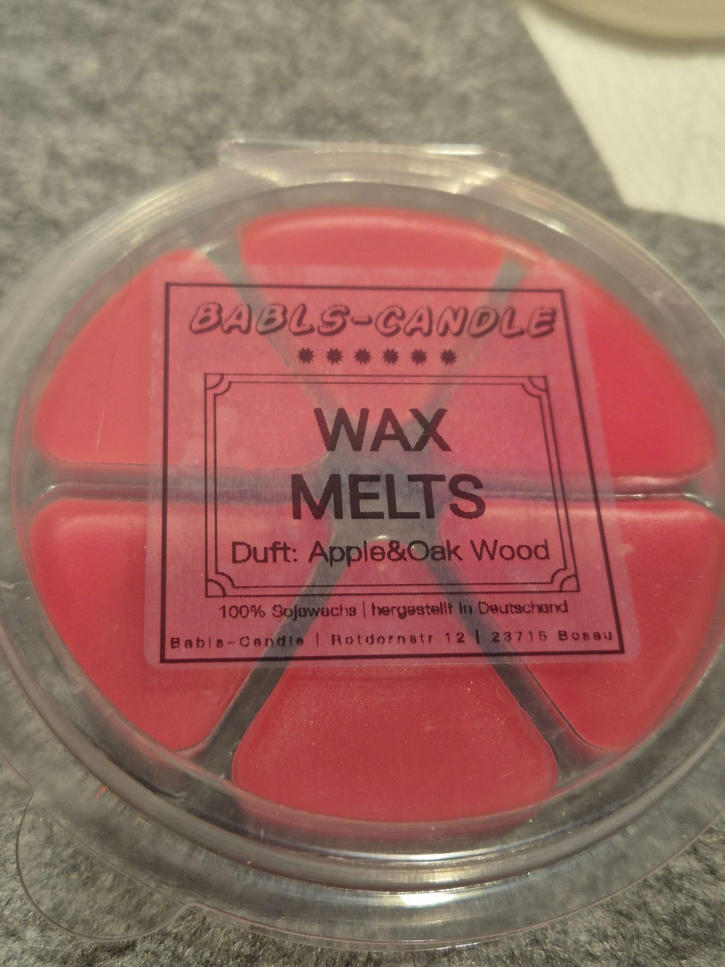 Rote Wax Melts aus Sojawachs - Nahaufnahme der Duftwachse