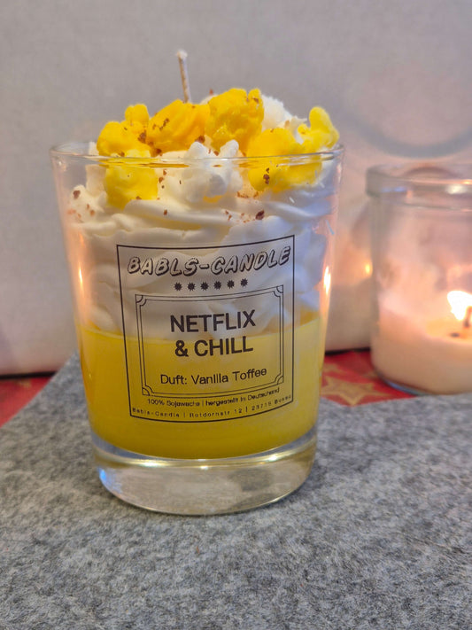 Netflix & Chill Duftkerze aus Sojawachs mit Vanilleduft - gemütliche Kerze für entspannte Abende
