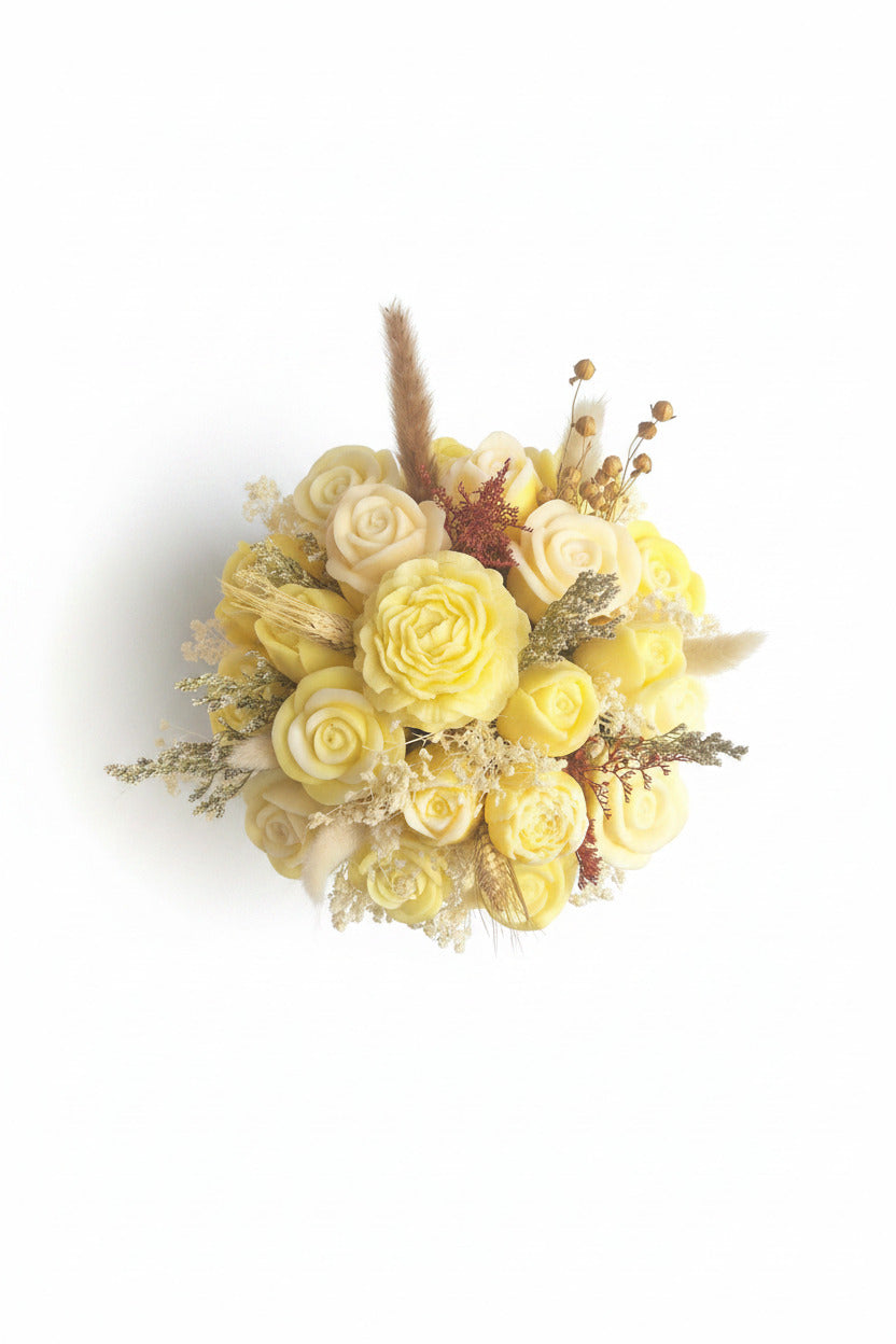 Blumenstrauß Sojawachs Kerze von oben – handgemacht mit Wachsrosen und Trockenblumen – Babls Candle
