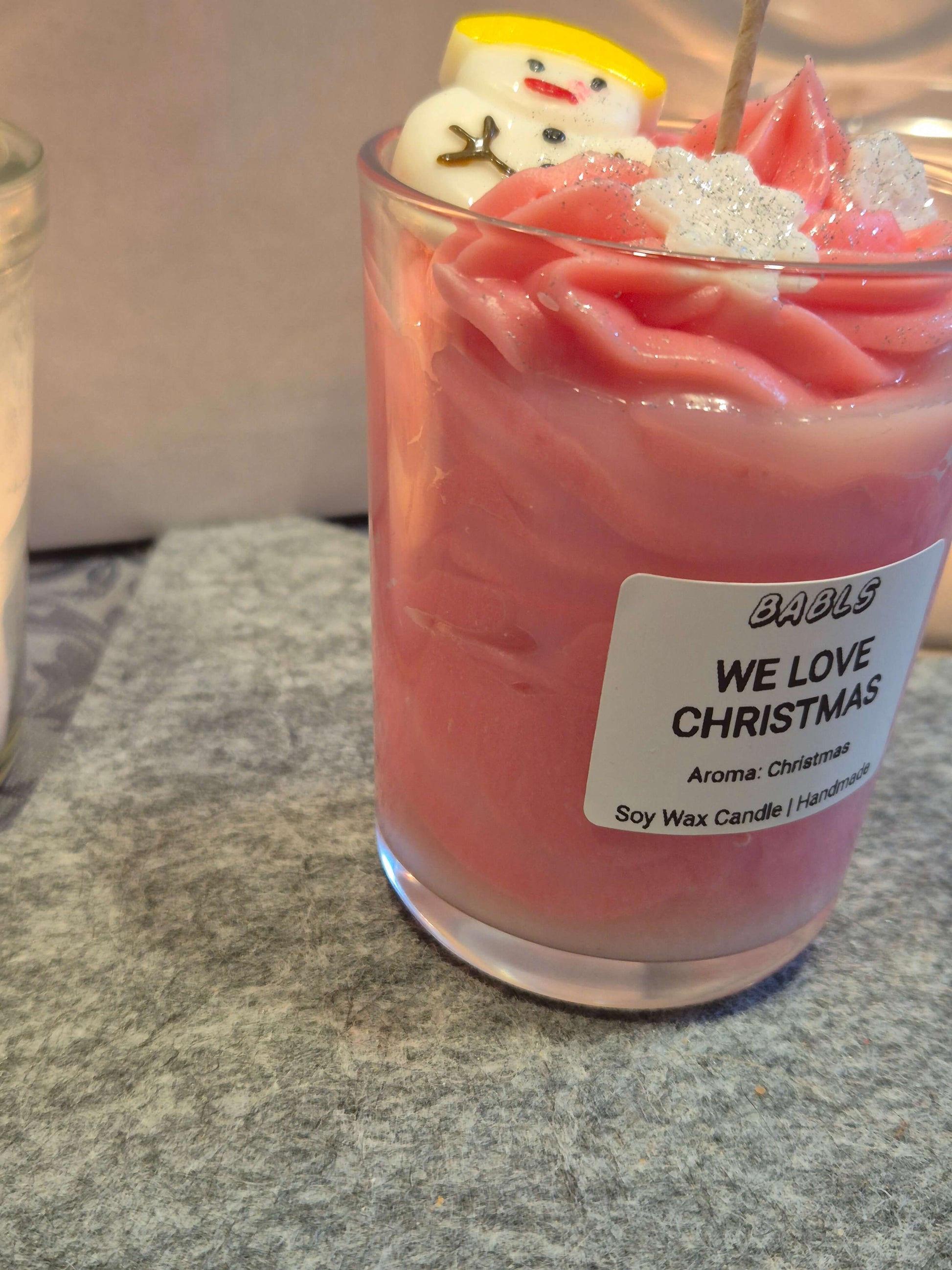 Handgemachte Weihnachtskerze We love Christmas - Premium Sojawachs
