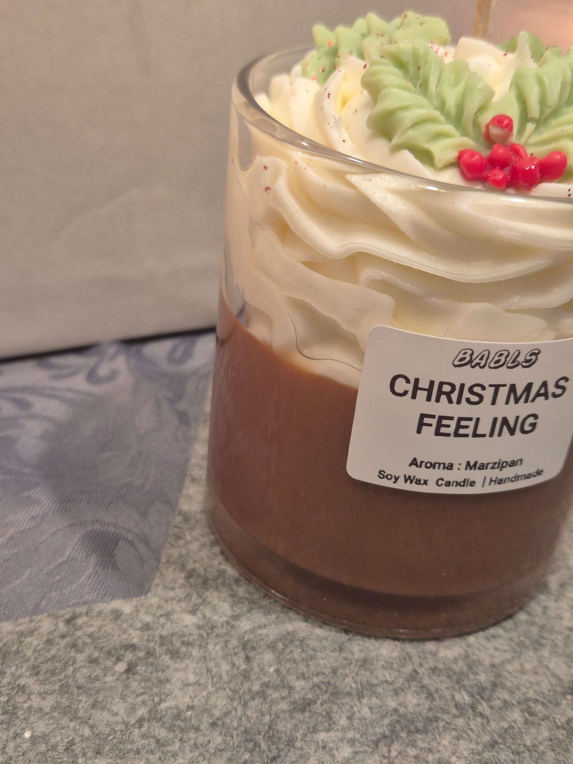 Handgemachte Weihnachtskerze aus Sojawachs