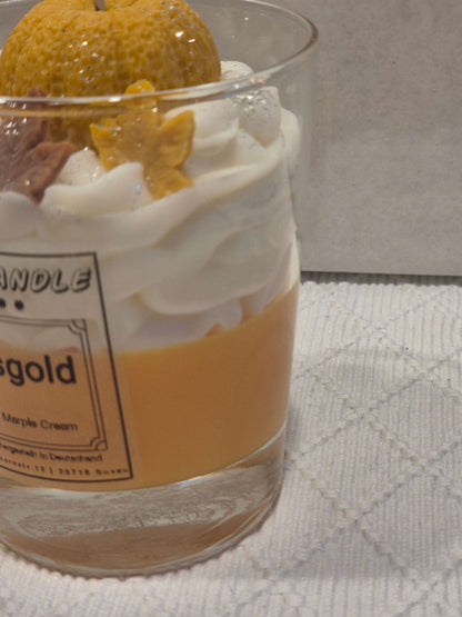 Handgegossene Kürbisgold Duftkerze von Babls-Candle im Glas, rechte Seitenansicht